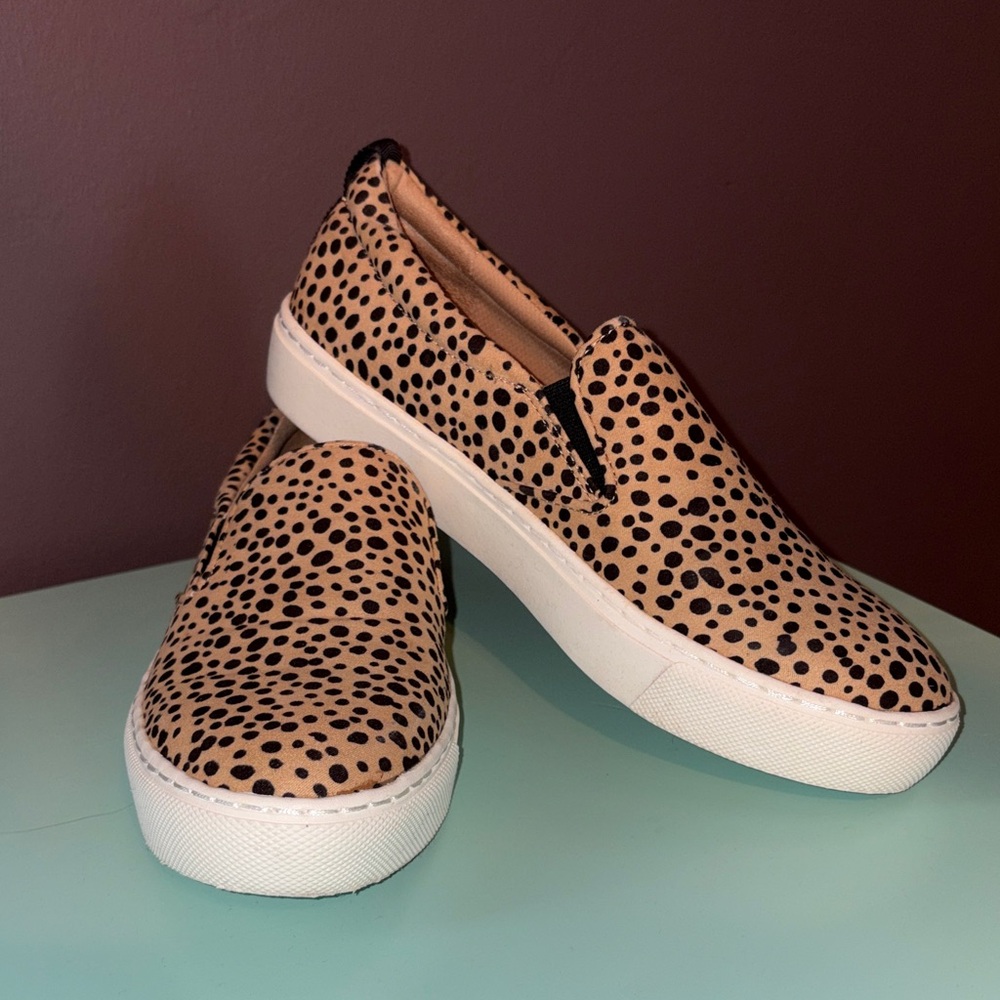 Dr. Scholl's Tan and Black Slip-On Sneakers. Size 8.5.